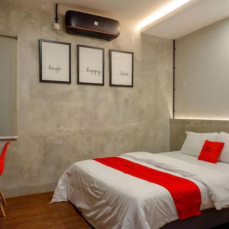Reddoorz Plus Near Kawasan Sam Poo Kong Semarang Exterior foto