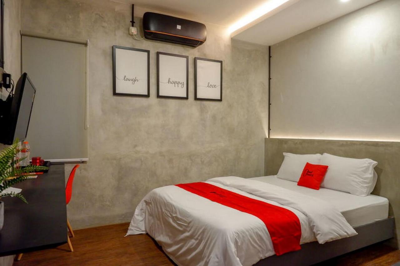 Reddoorz Plus Near Kawasan Sam Poo Kong Semarang Exterior foto