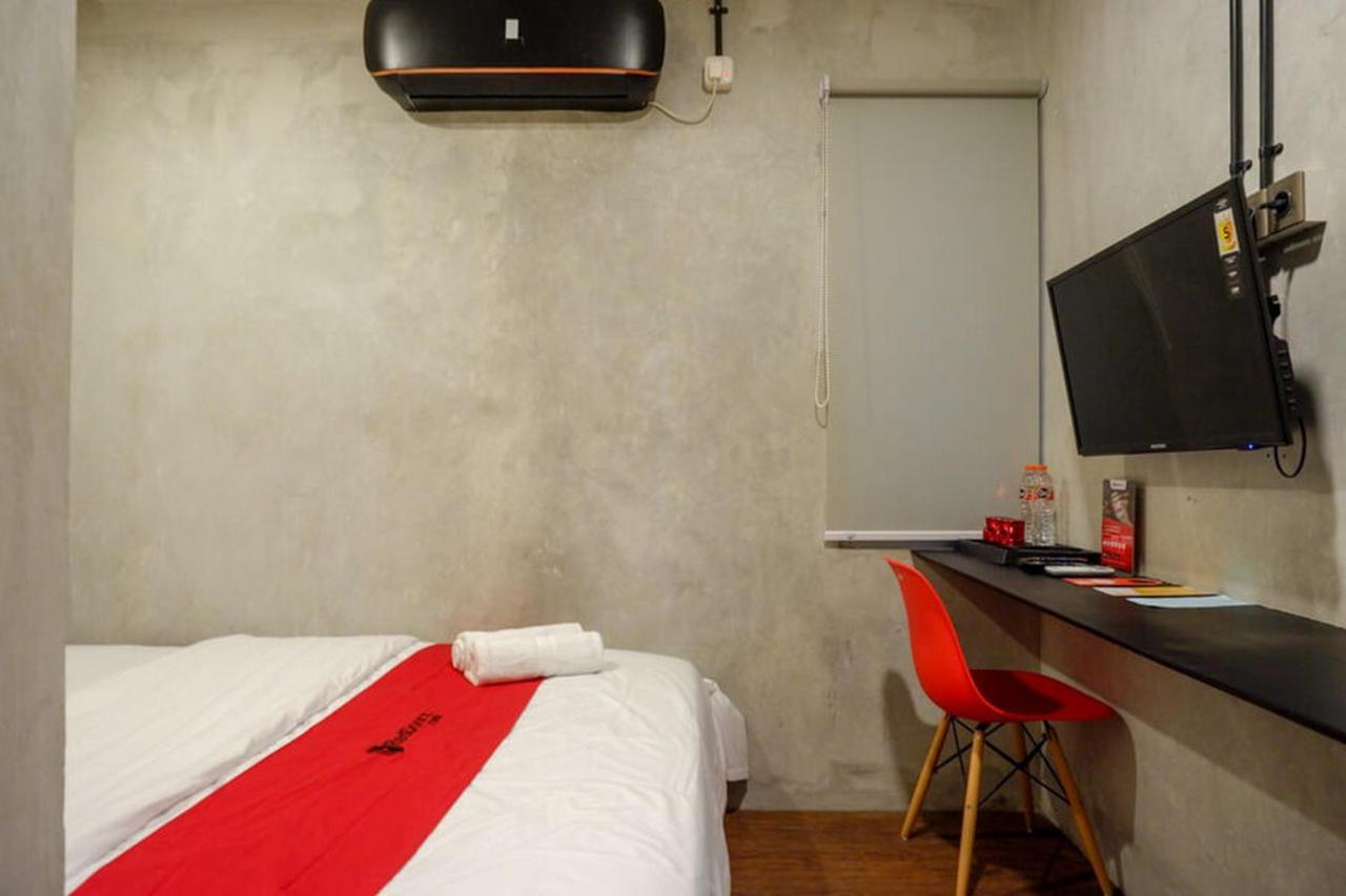 Reddoorz Plus Near Kawasan Sam Poo Kong Semarang Exterior foto