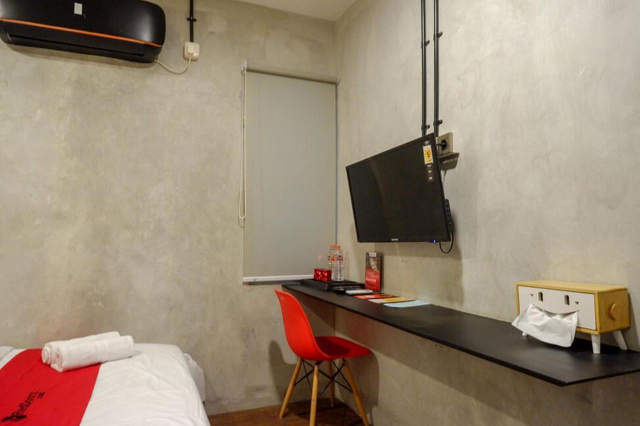 Reddoorz Plus Near Kawasan Sam Poo Kong Semarang Exterior foto