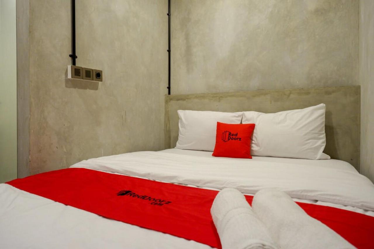 Reddoorz Plus Near Kawasan Sam Poo Kong Semarang Exterior foto